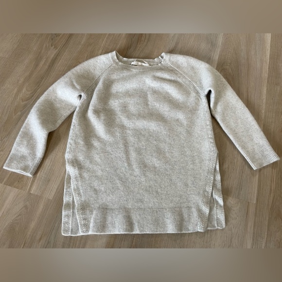 NORDSTROM COLLECTION 100% Cashmere Light Grey Sweater. Size M - Picture 5 of 9